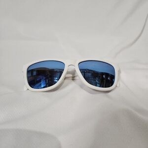 Goodr Iced By Yetis White Sunglasses With Blue Lenses